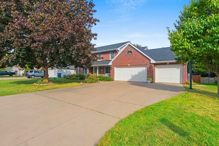 Property Photo: 2835 E Pennwood Circle WI 54301-2850