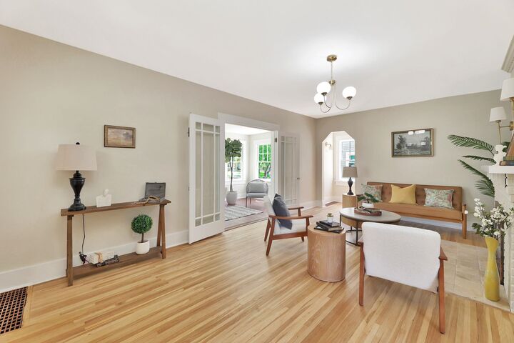 Property Photo: 541 N Bluff Ave KS 67208