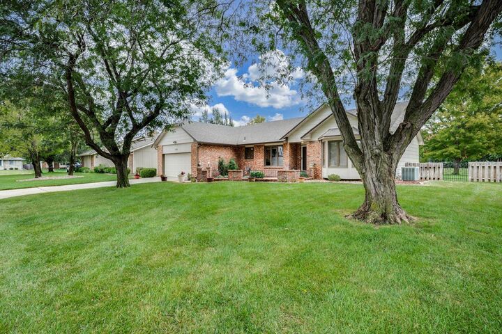 Property Photo: 1736 N Amarado St KS 67212