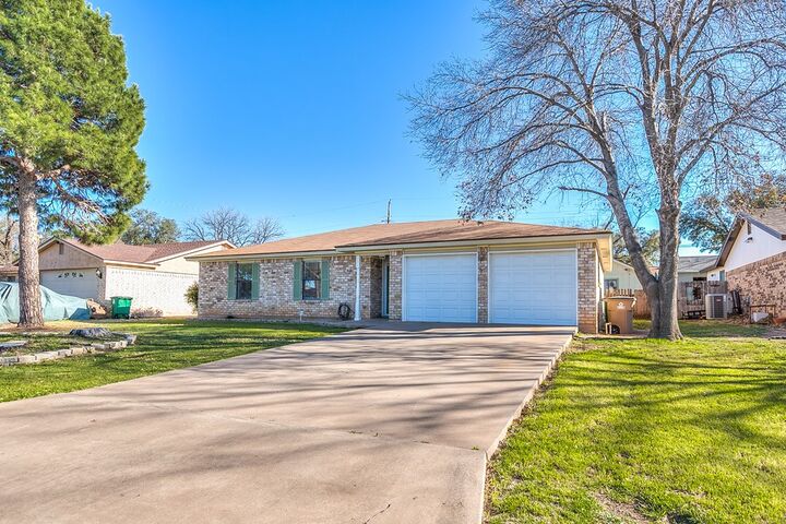 Property Photo:  321 Kennedy St  TX 76905 
