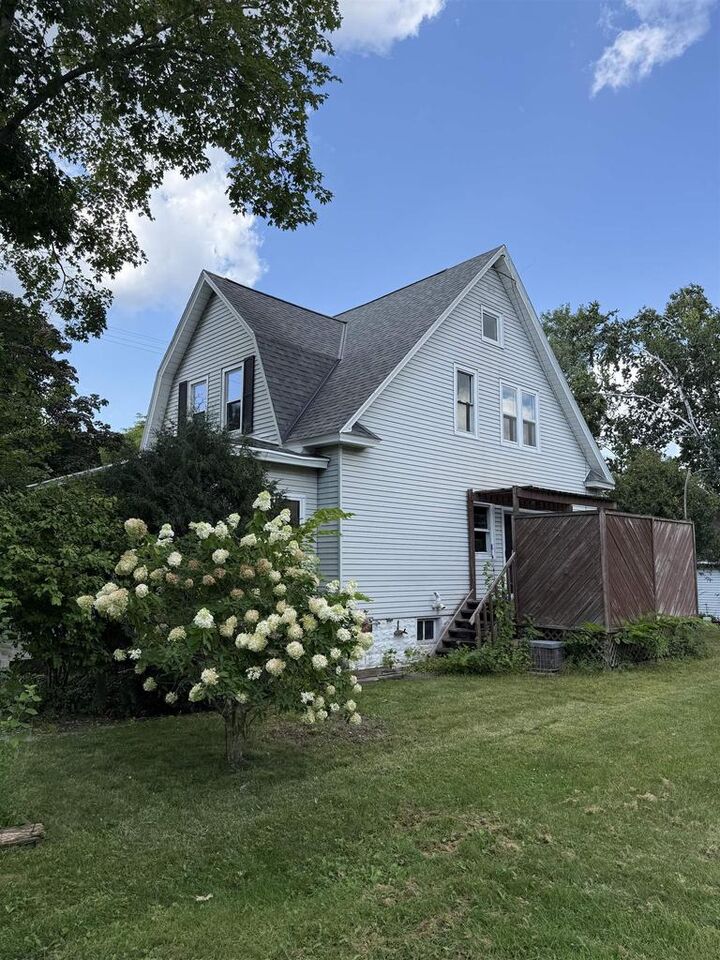 Property Photo:  201 East Pleasant Street  WI 53901 