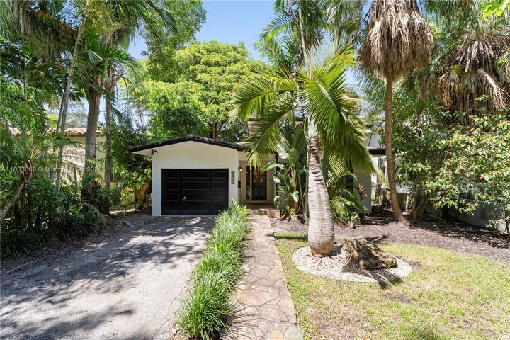 Property Photo: 5520 San Vicente St FL 33146