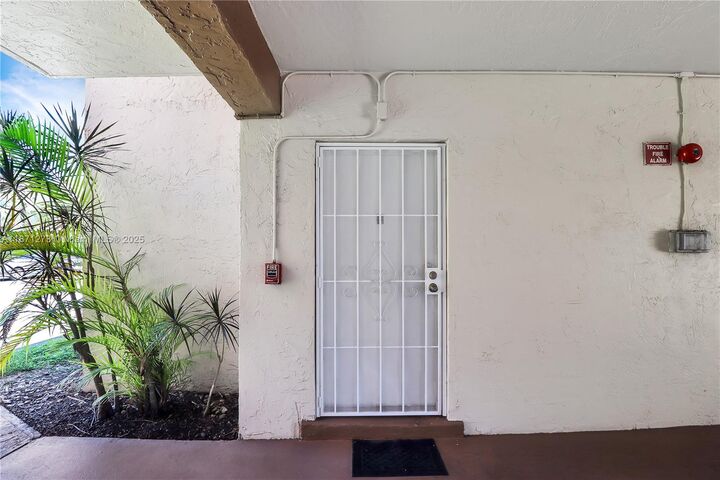 Property Photo:  10511 SW 108th Ave 185  FL 33176 