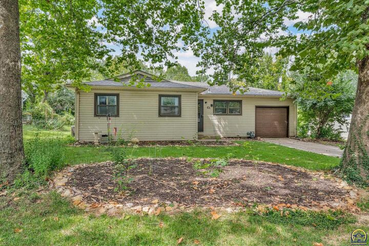 Property Photo: 1429 SW Lancaster St KS 66604