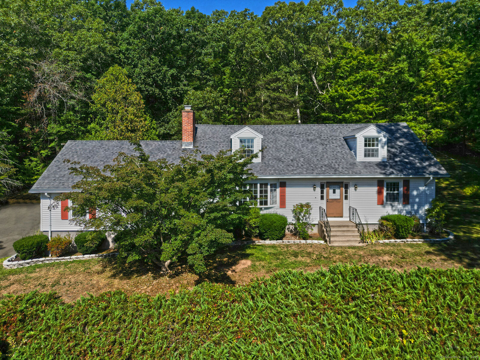 Property Photo:  1350 Mount Carmel Avenue  CT 06518 