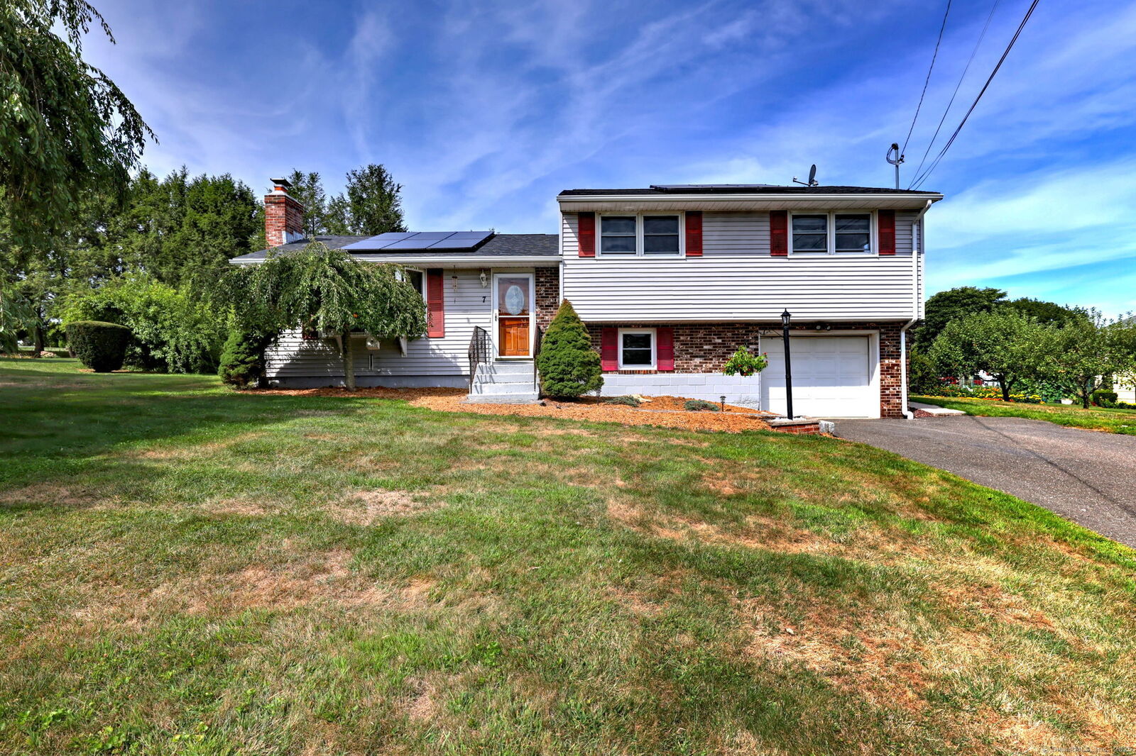 Property Photo:  7 Columbine Lane  CT 06403 