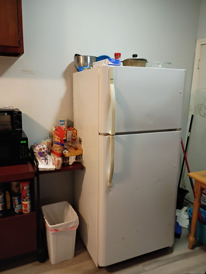Property Photo:  515 Emmett Street Apt B12  CT 06010 
