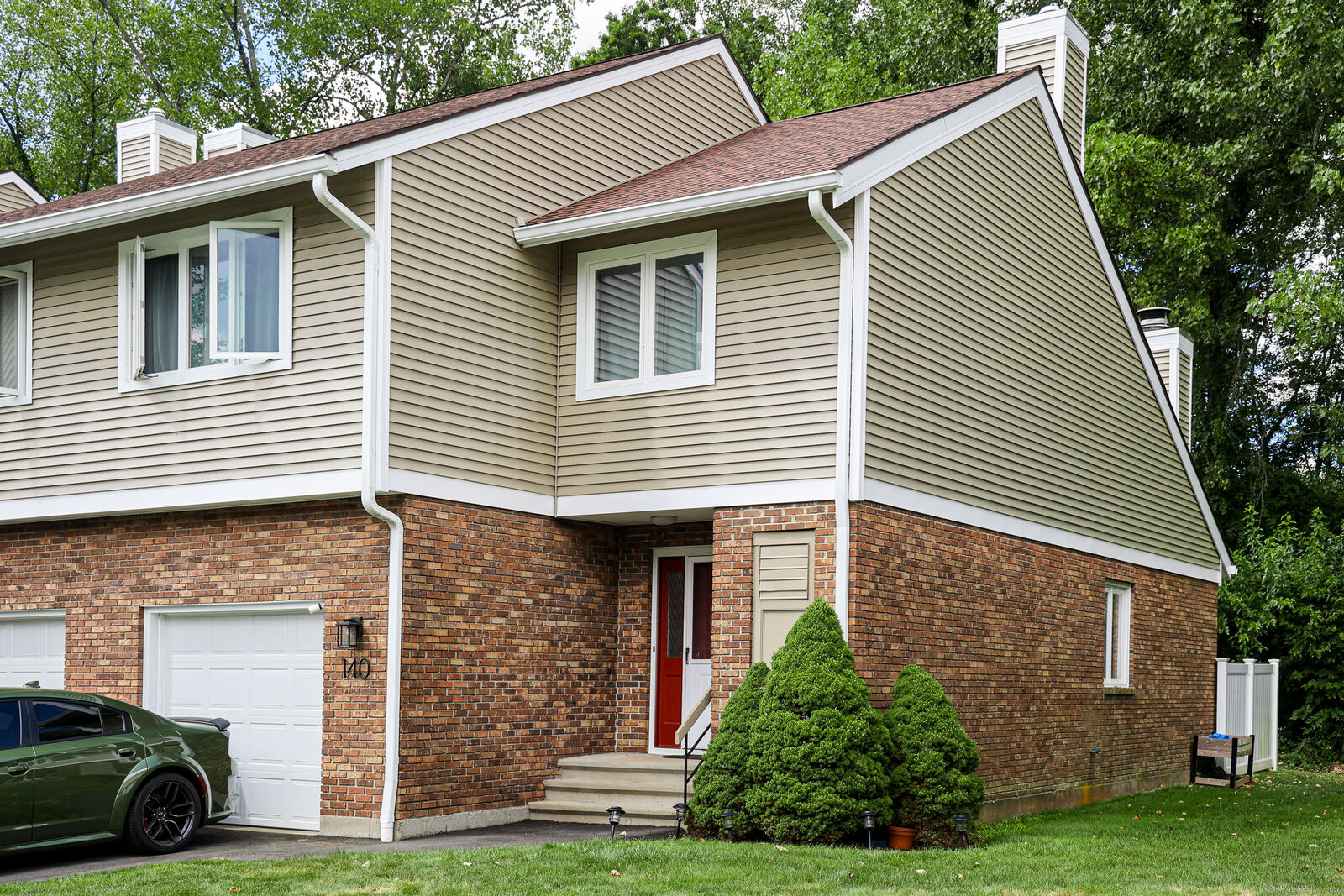 Property Photo: 140 Hunter Drive 140 CT 06107