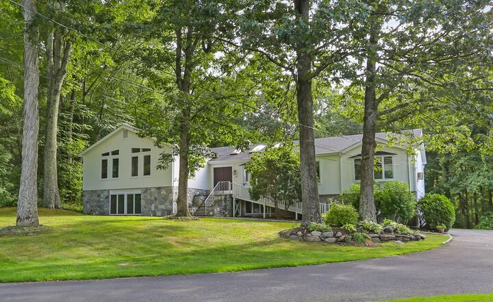 89 Cranbury Drive  Trumbull CT 06611 photo
