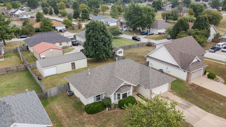 Property Photo:  2327 E Lee Street  MO 65738