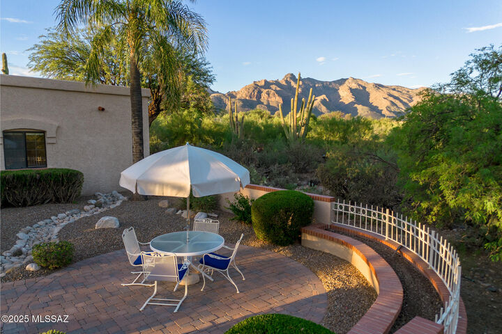 Property Photo:  6020 N Placita Del Lagarto  AZ 85718 