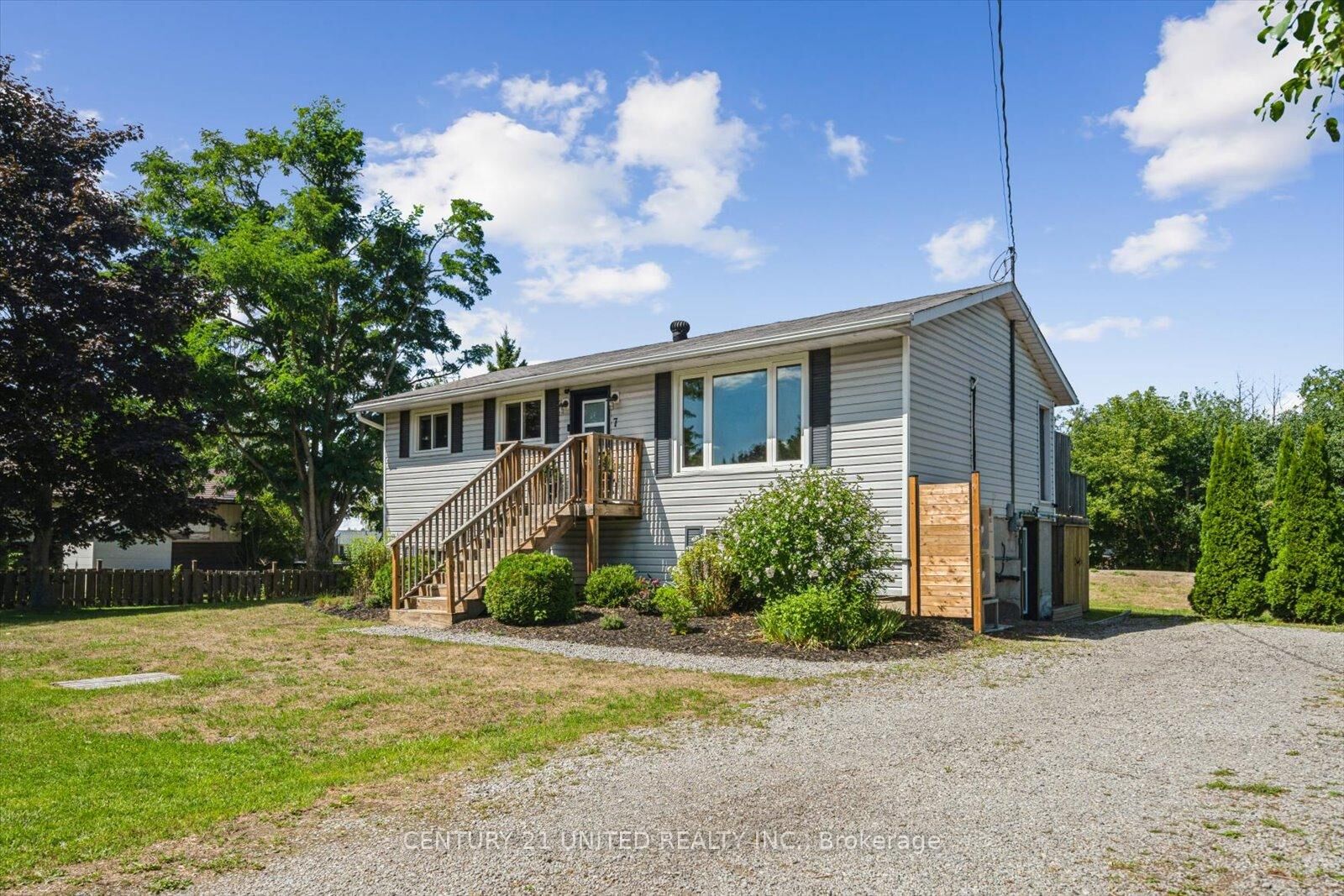 Property Photo: 7 Kawartha Crescent ON K0L 2W0