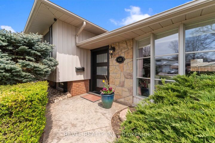 Property Photo:  637 Thornwood Avenue  ON L7N 3B9 