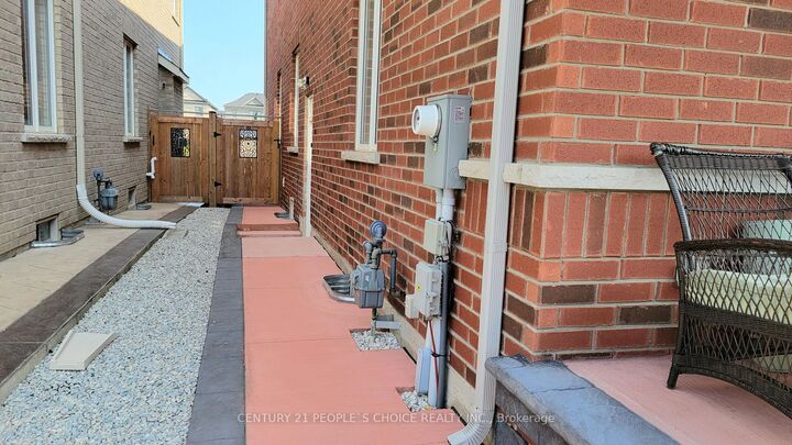 Property Photo: 33 Boathouse Road Bsmt ON L7A 5B5