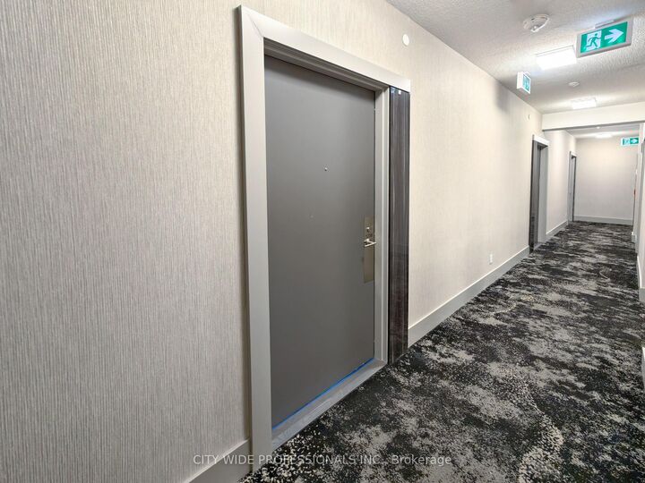 Property Photo: 38 Forest Manor Road 1208 ON M2J 0H4