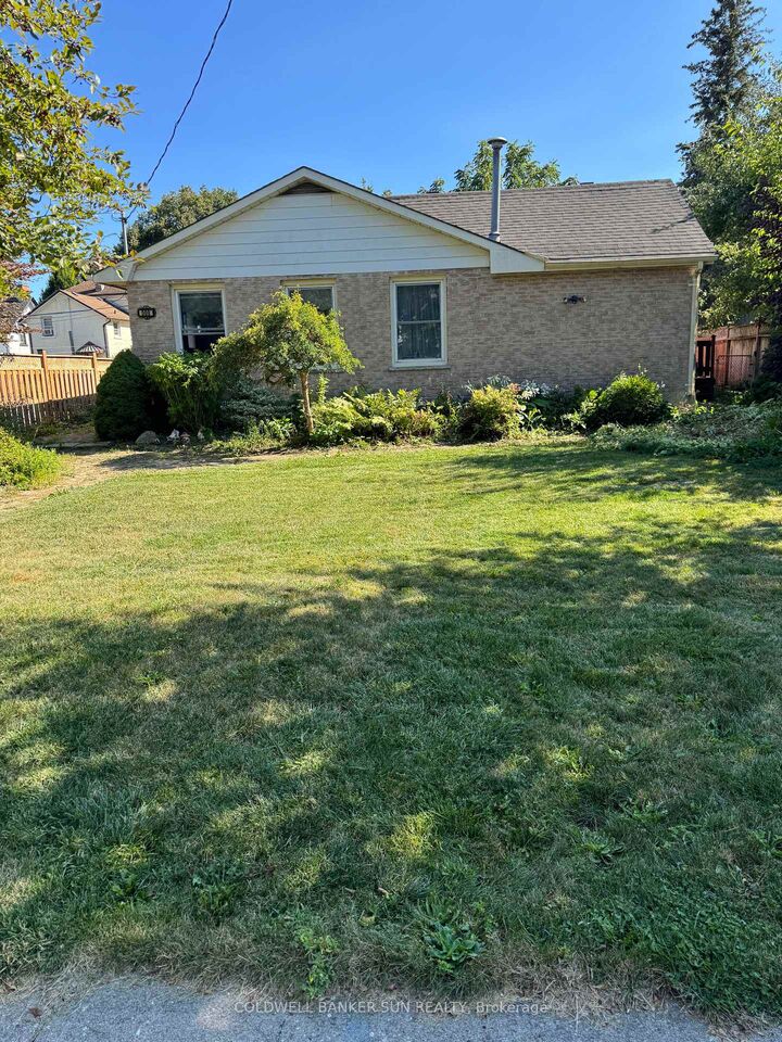 Property Photo:  500 Canterbury Street  ON N4S 4K7