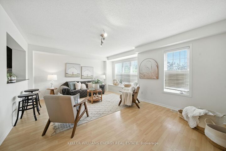 Photo de la propriété: 1790 Finch Avenue 15 ON L1V 0A1