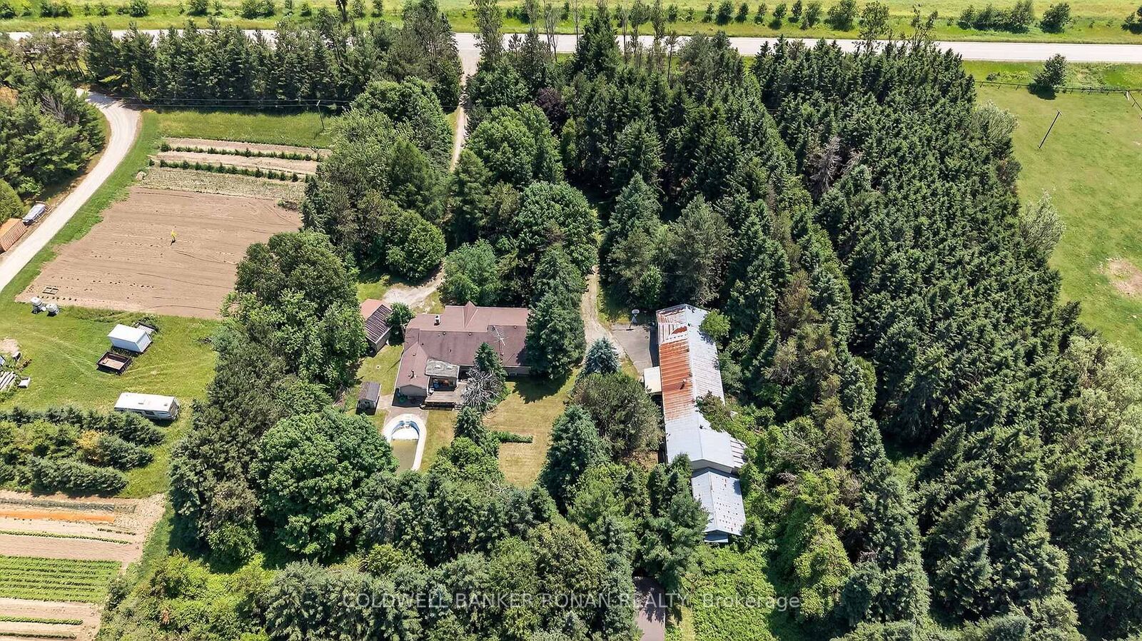 Photo de la propriété:  388055 Mono Center Road  ON L9W 6V8 