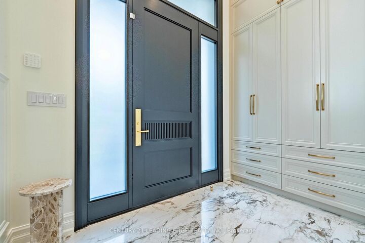 Property Photo:  22 King High Avenue  ON M3H 3A7 