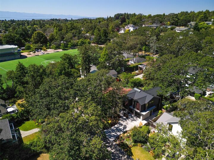 Property Photo:  862 Somenos St  BC V8S 4A6 