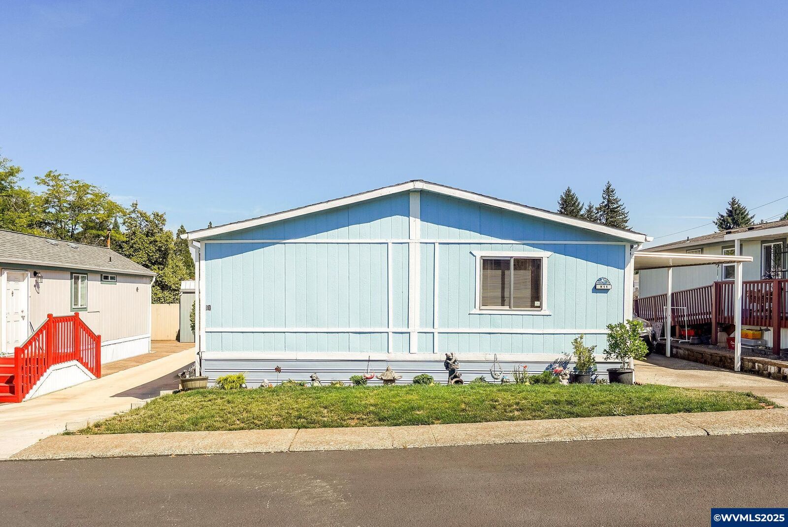 Property Photo: 4995 Sunnyside Rd SE #W-11 OR 97302