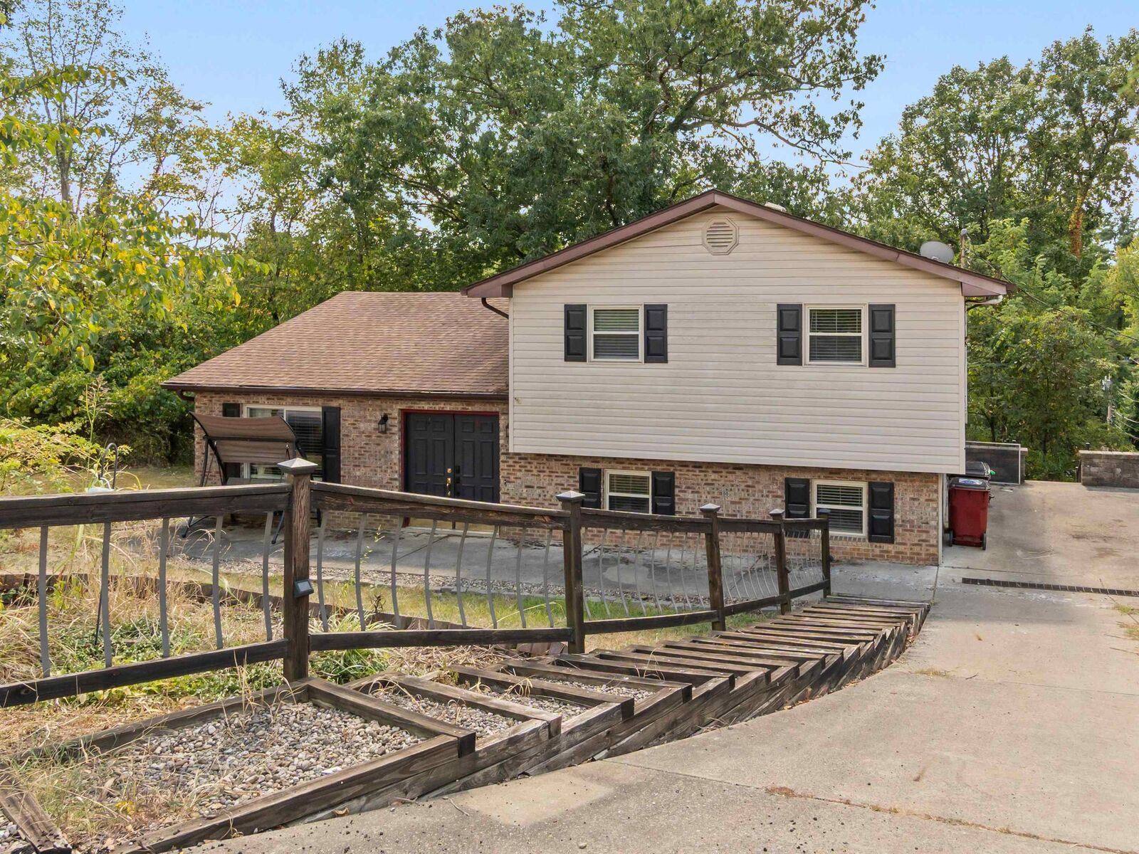Property Photo: 1116 Oakridge Court KY 41169