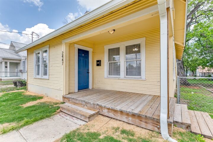 Property Photo:  2447 E Houston Street  TX 78202 
