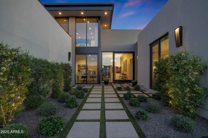 Property Photo:  5935 N Echo Canyon Lane  AZ 85018 