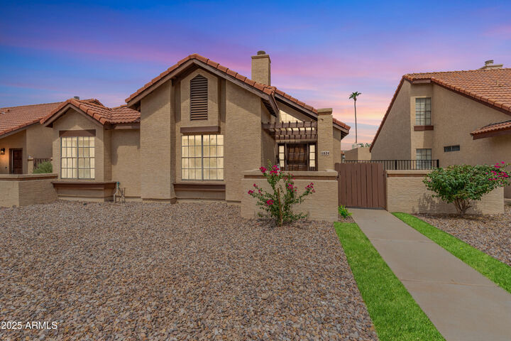 1824 E Secretariat Drive  Tempe AZ 85284 photo