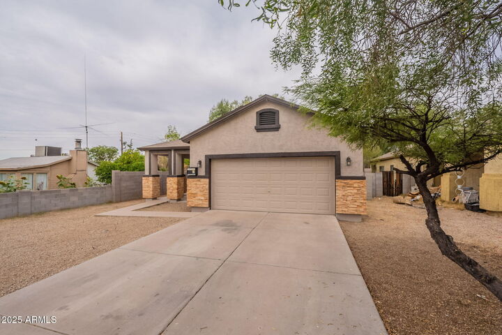 Property Photo:  2210 N 27th Place  AZ 85008 