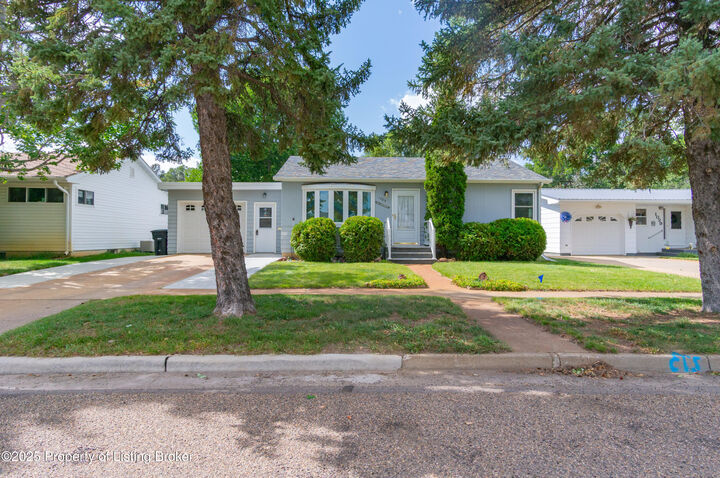 1023 4th Avenue W  Dickinson ND 58601 photo