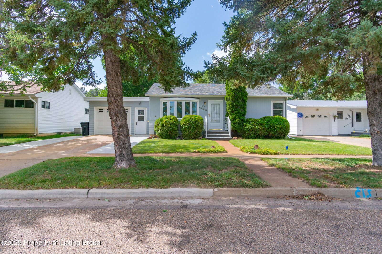 Property Photo: 1023 4th Avenue W ND 58601