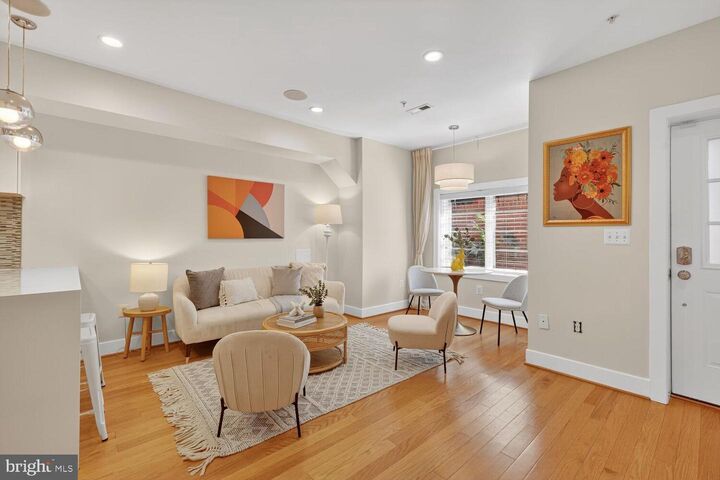 Property Photo:  1306 8th Street NW 1  DC 20001 