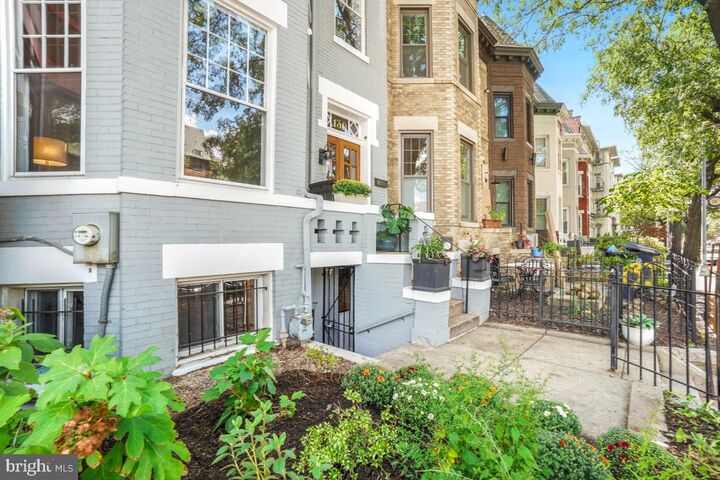 Property Photo:  130 Rhode Island Avenue NW  DC 20001 