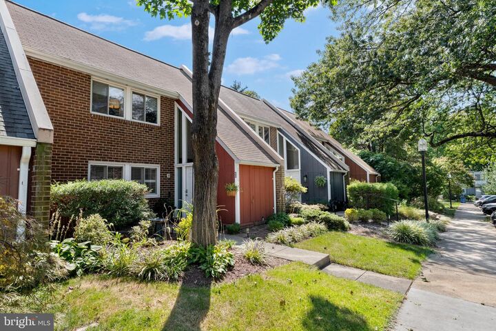 Property Photo:  11190 Forest Edge Drive  VA 20190 