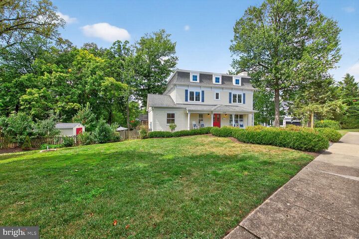 Property Photo:  2828 N Van Buren Street  VA 22213 