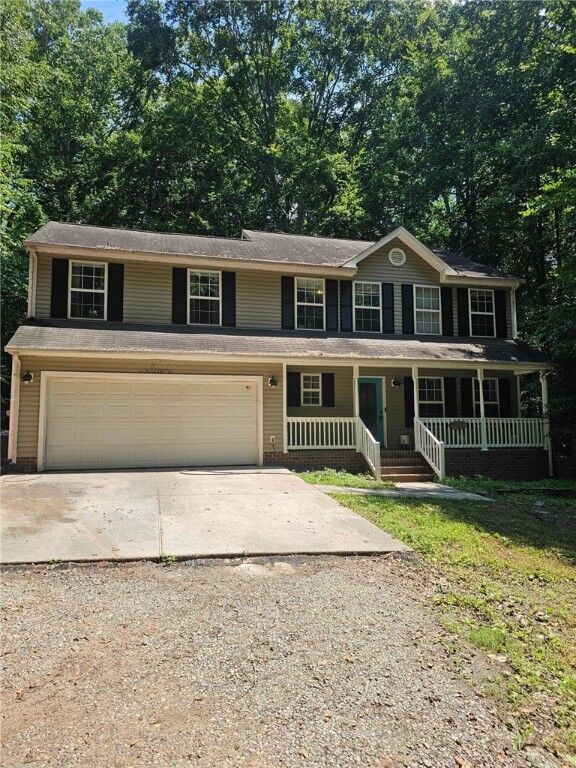 Property Photo: 5679 Hickory Fork Road VA 23061