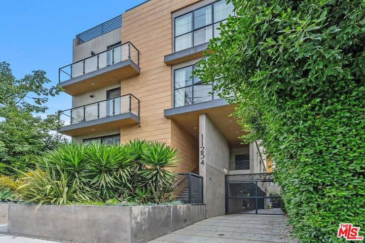 Property Photo:  11254 Mississippi Ave  CA 90025 