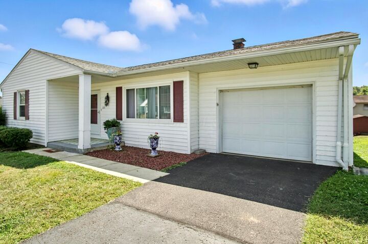 Property Photo: 326 Elm Street OH 43734
