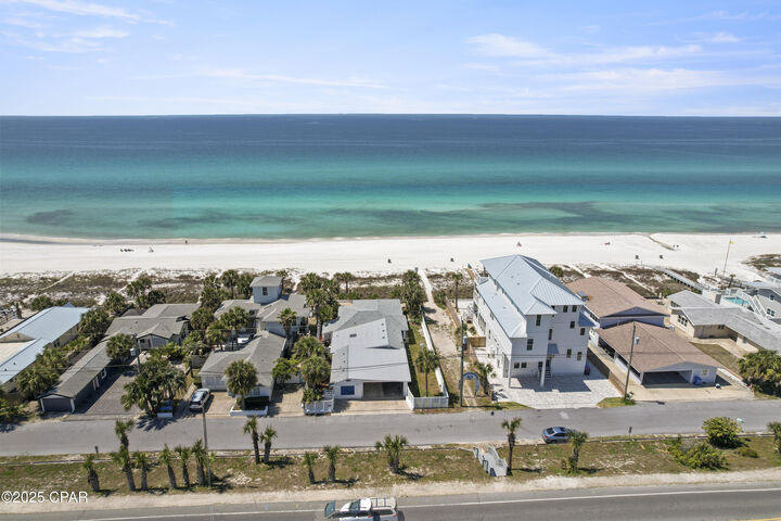 Property Photo: 13315 Oleander Drive FL 32407