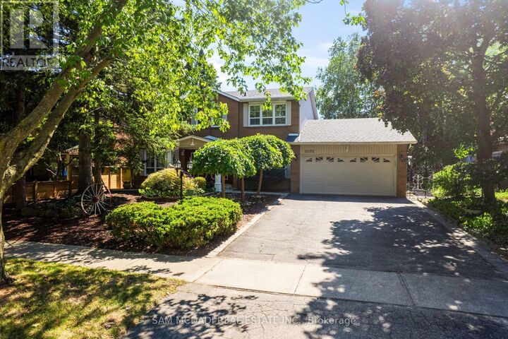 Property Photo: 2032 Shannon Drive ON L5H 3W3