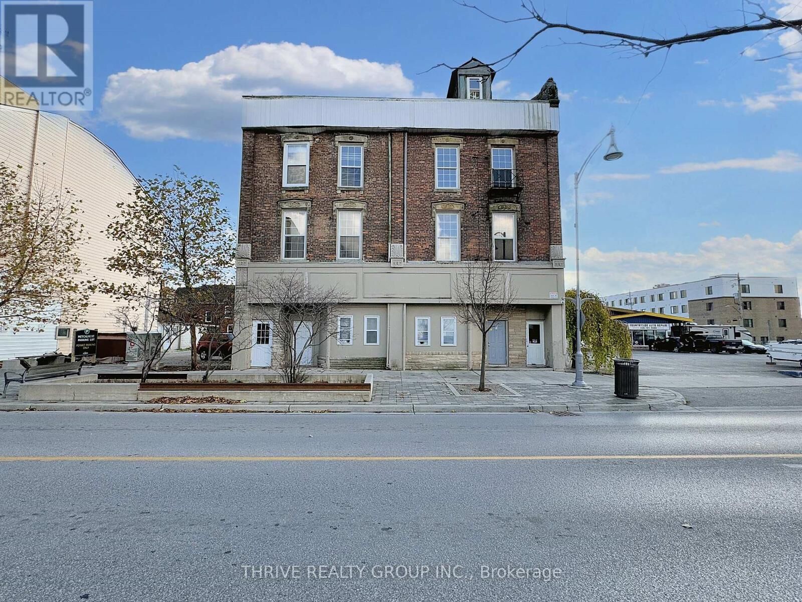 Property Photo:  268 Talbot Street 12  ON N5P 1B4 