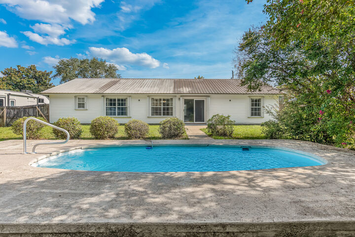 Property Photo:  1249 Jefferyscot Drive  FL 32536 