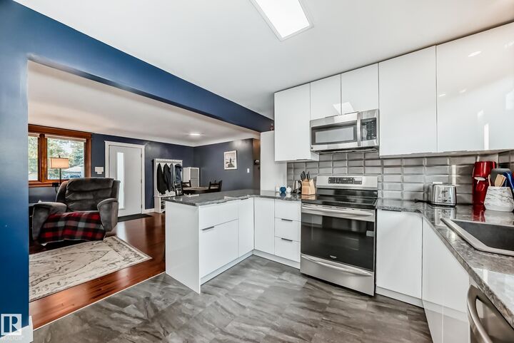Property Photo: 7712 86 Avenue NW AB T6C 1H8