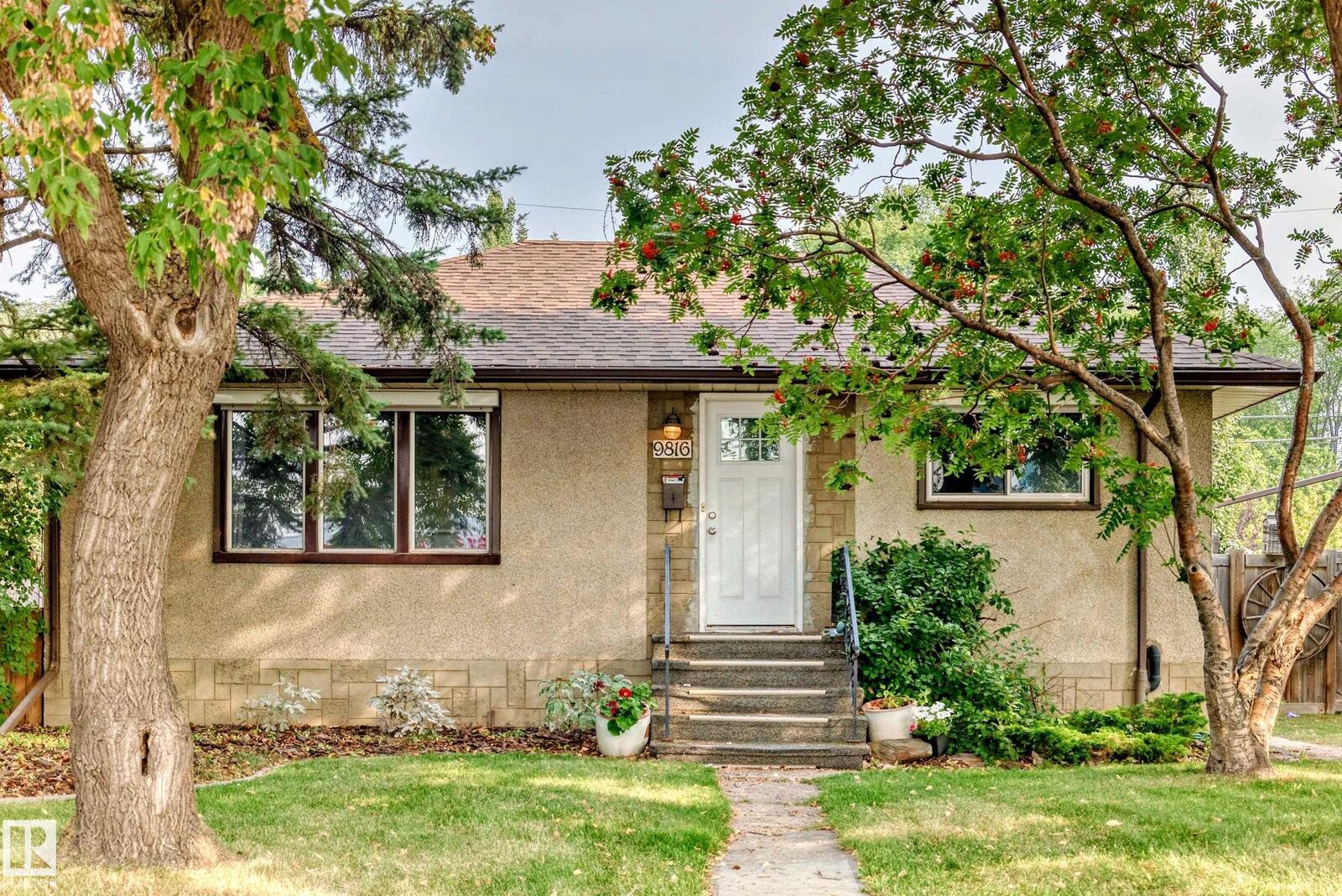 Property Photo: 9816 63 Avenue NW AB T6E 0G6