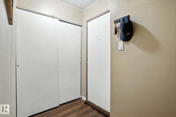 Property Photo: 11046 130 Street NW 201 AB T5M 0Z7