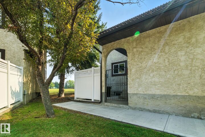 Property Photo: 17409 95 Street NW 10 AB T5Z 2B1