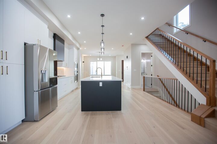 Photo de la propriété: 9127 143 Street NW AB T5R 0P5