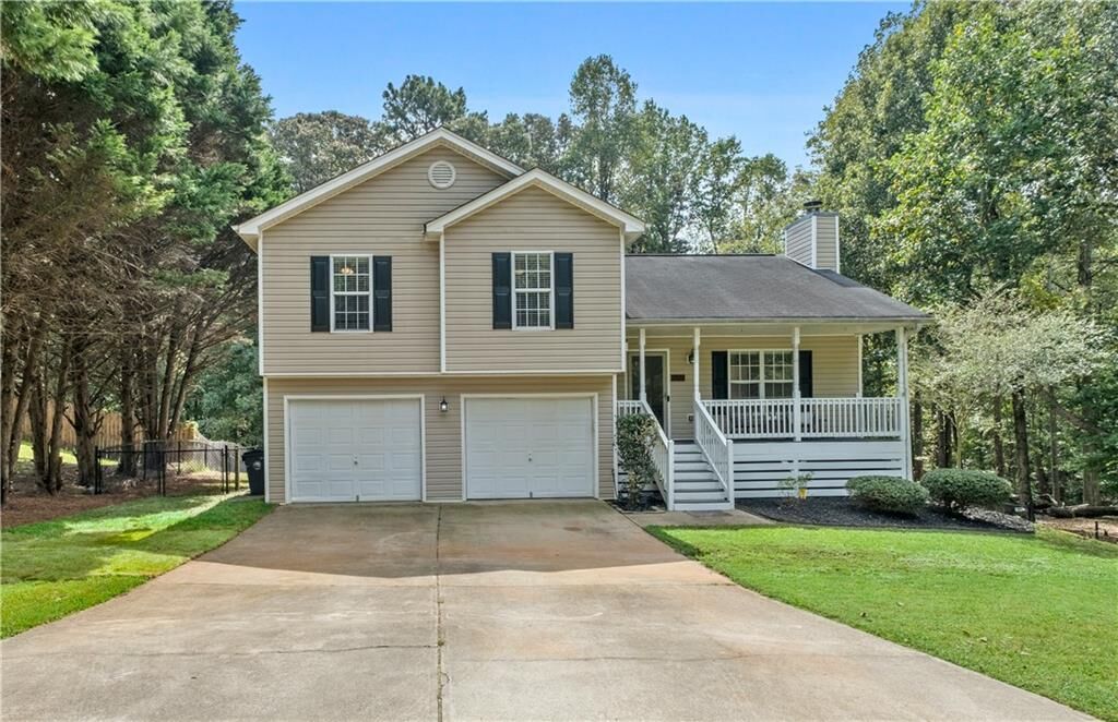 Property Photo: 2827 James Henry Drive GA 30019