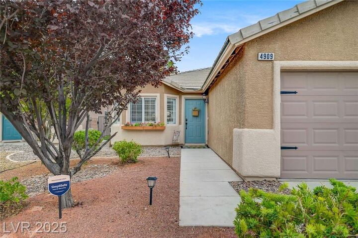 Property Photo: 4909 Whispering Spring Avenue NV 89131